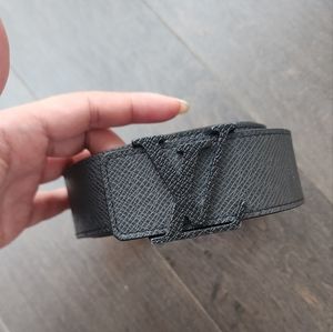 Mens Louis Vuitton Belt. AUTHENTIC.